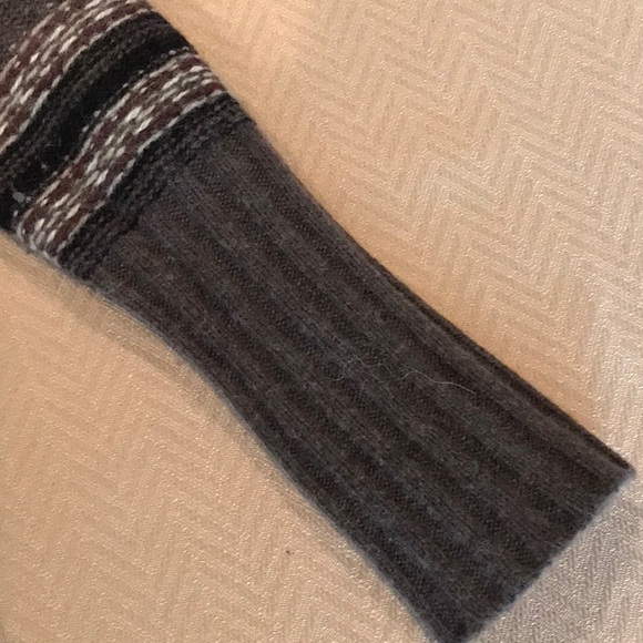 Eddie Bauer Full Length Cardigan. M/L. Multi-colored. Yarn-coated pin to fasten. - Picture 10 of 10